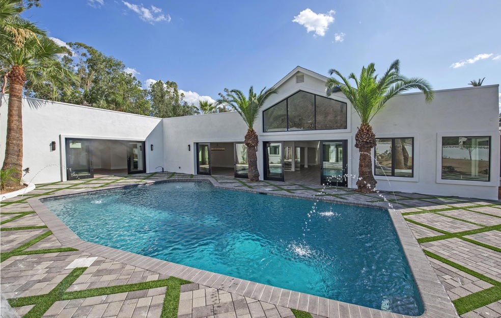035_Pool View