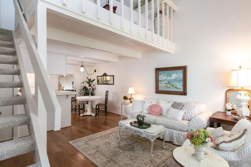 Living Room/Lof