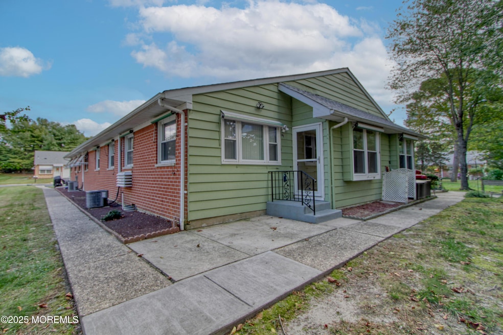 24 Independence Pkwy unit C, Whiting, NJ 08759 - photo 1