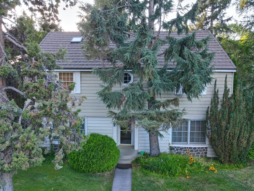 525 NW Broadway St, Bend, OR 97701 - photo 1