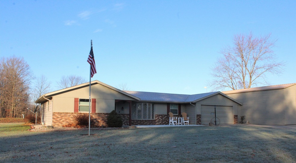 17719 Breezewood Dr, Spencerville, IN 46788 - photo 1