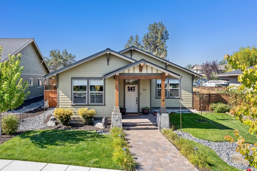 801 NW Rimrock Dr, Redmond, OR 97756 - photo 1