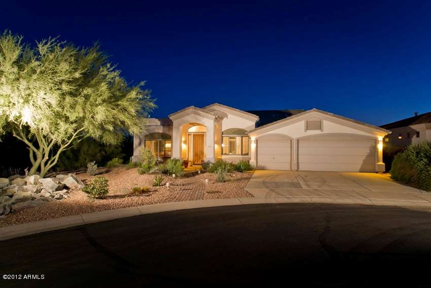 001 front of home LV776