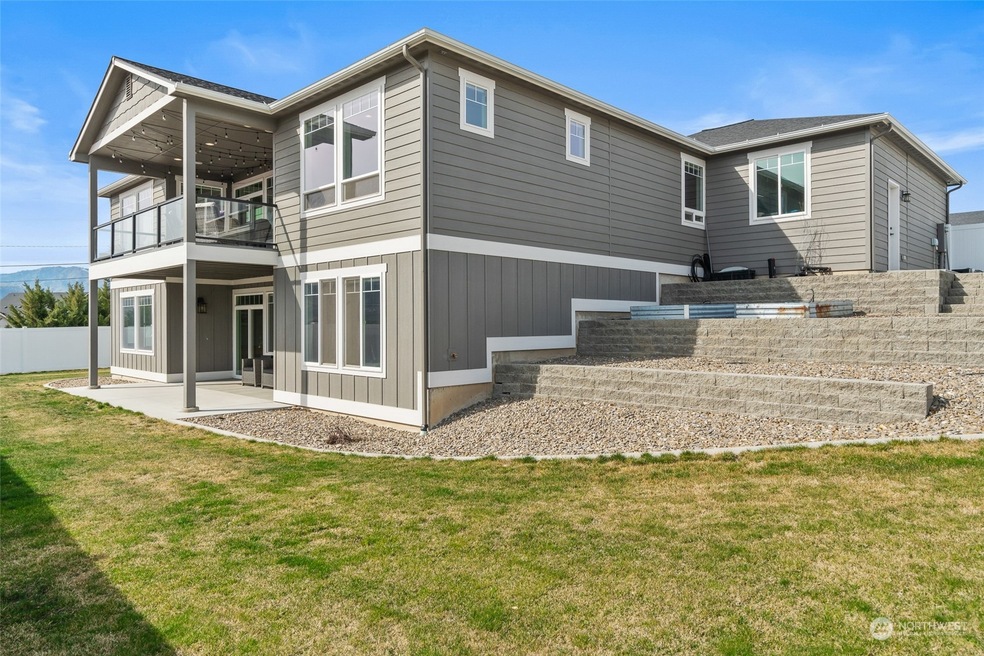 827 S Mary Ave, East Wenatchee, WA 98802 - photo 1