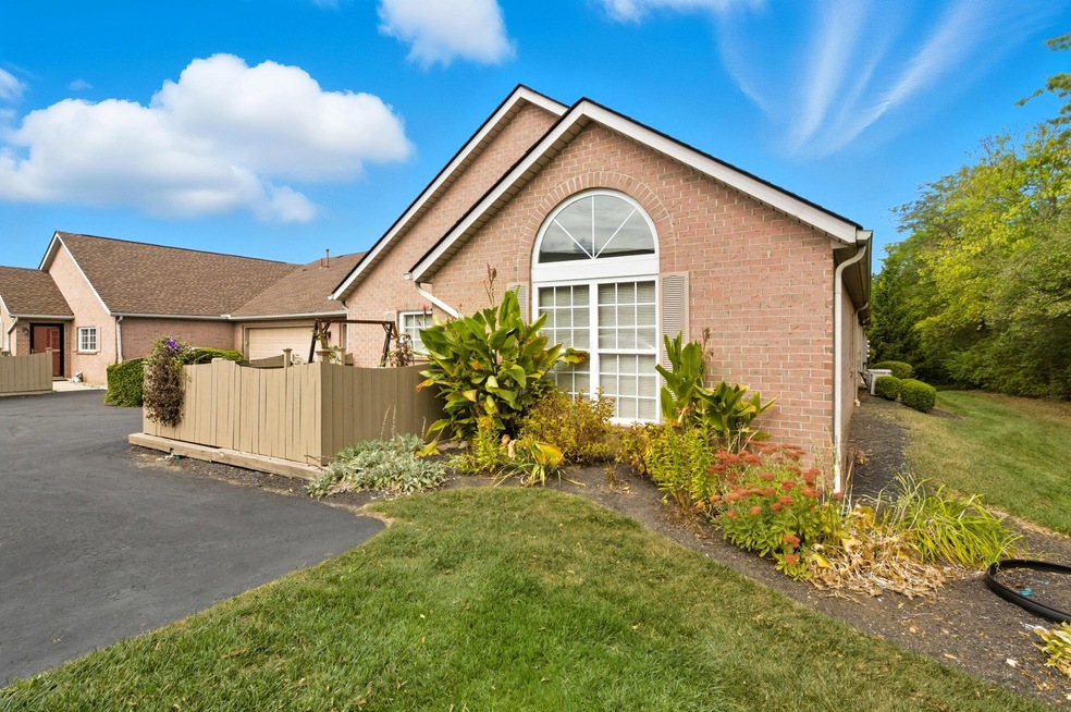 1962 Farmbrook Cir N unit 6, Grove City, OH 43123 - photo 1