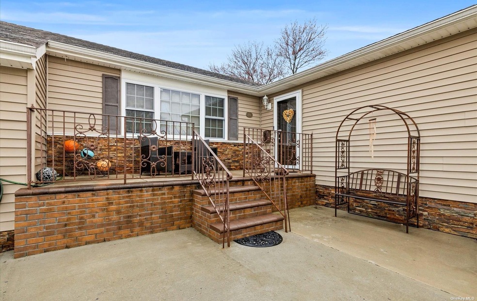 781 Rutgers Rd, Franklin Square, NY 11010 - photo 1