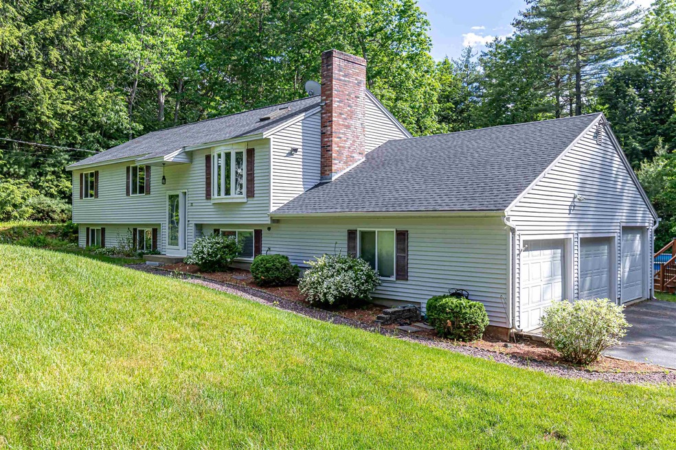 11 King Henry Ct, MerriMacK, NH 03054 - photo 1