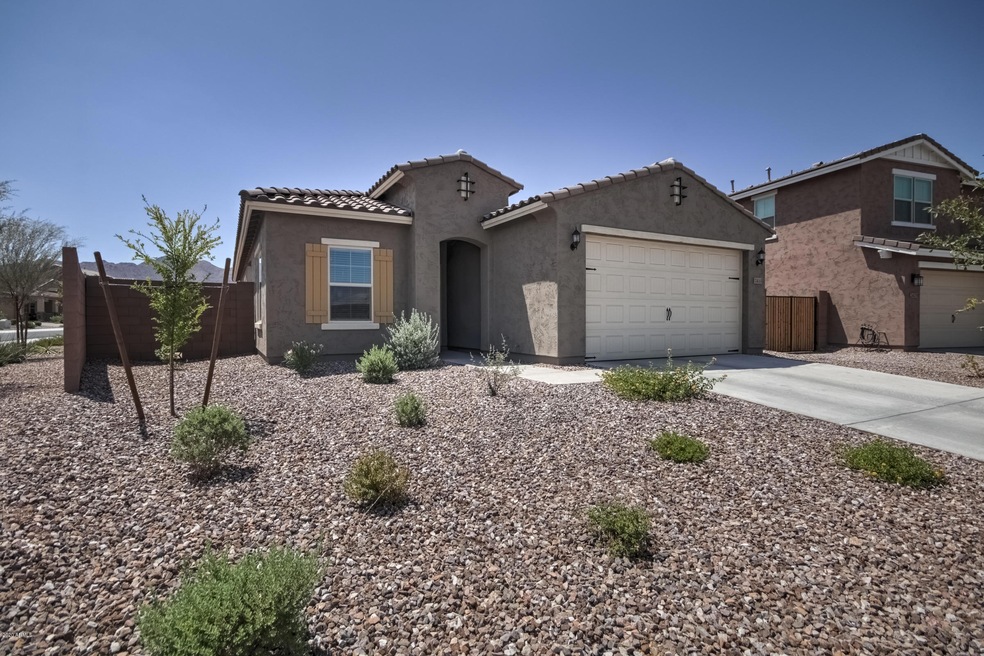 2433 E Gillcrest Rd-2