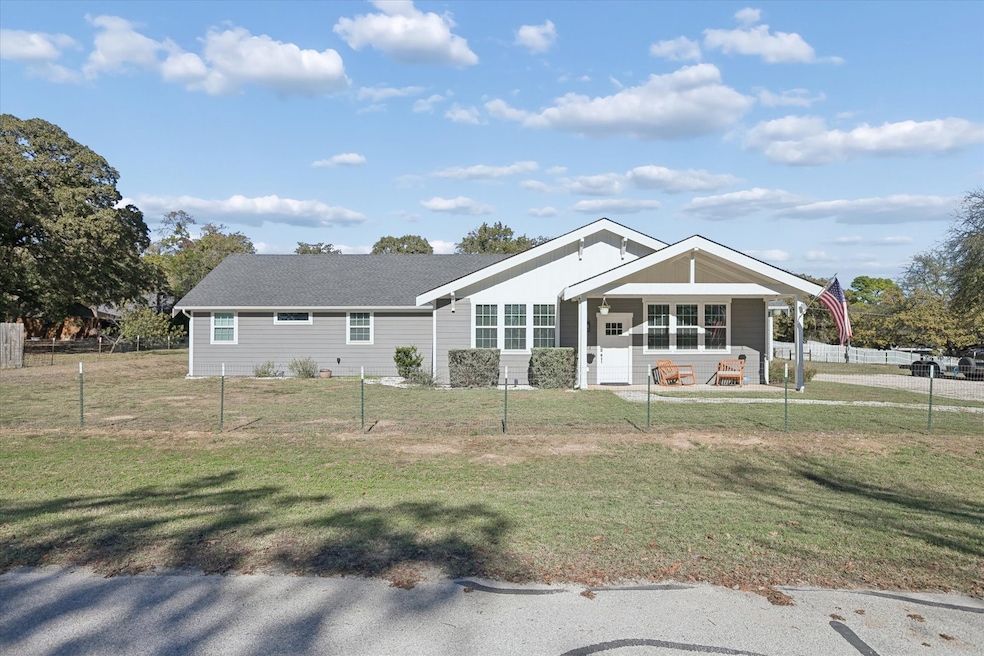 7232 Courtney Dr, Azle, TX 76020 - photo 1