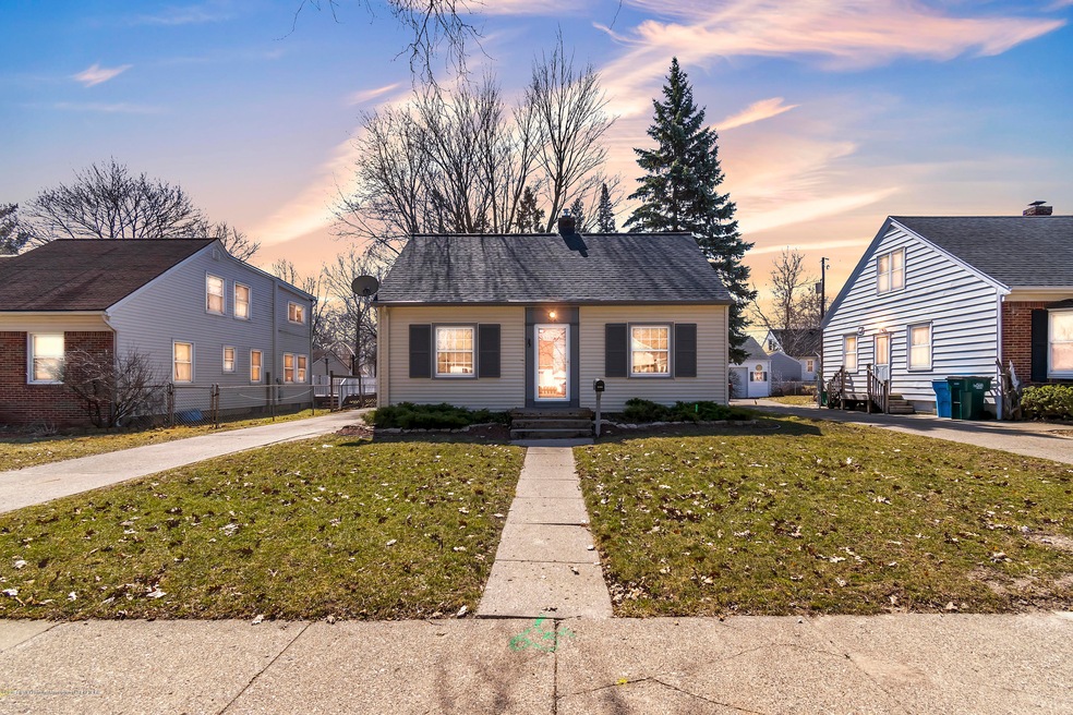904 Hamilton Ave, Lansing, MI 48910 - photo 1