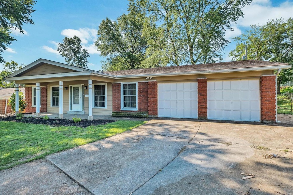 Gorgeous House. You must see the inside!