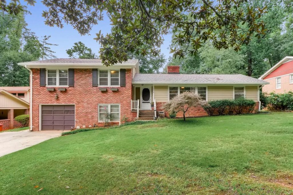 Recently updated, well-maintained home in serene L