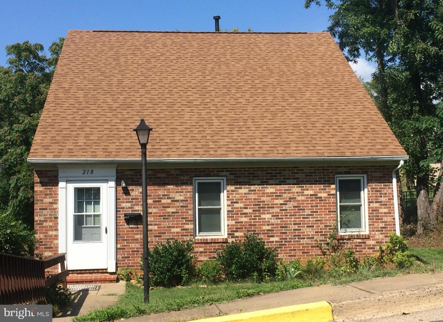 218 W Cameron St, Culpeper, VA 22701 - photo 1