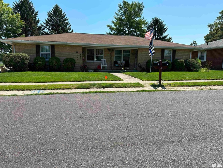 8 Eisenhower Dr, Jacksonville, IL 62650 - photo 1