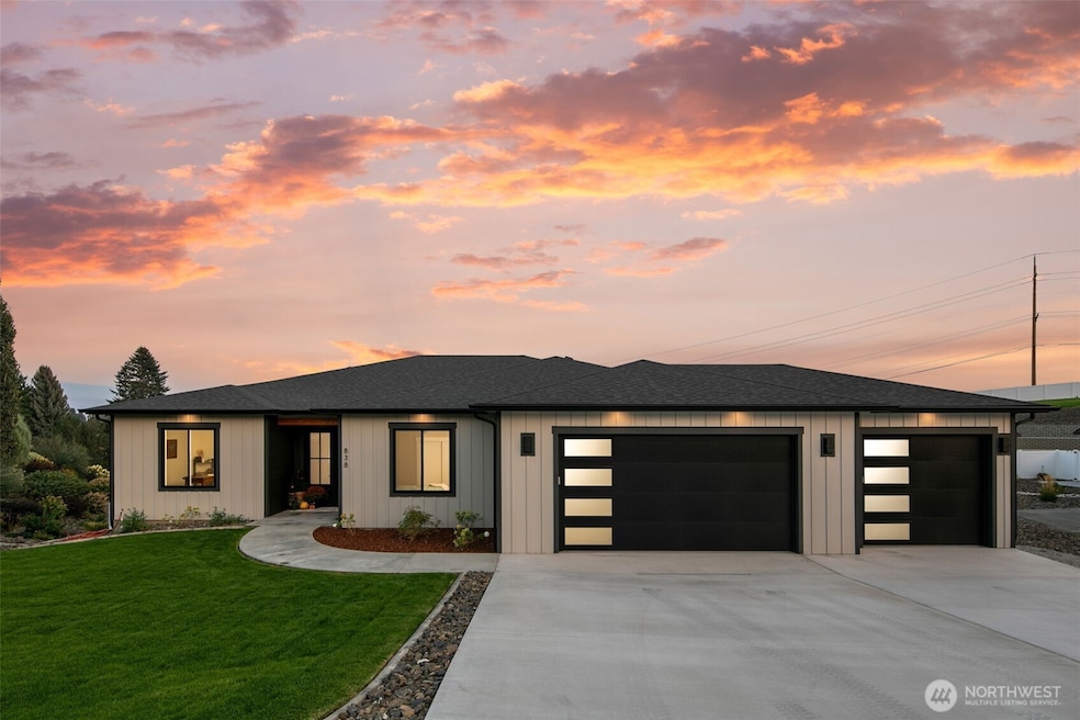 838 Autumn Crest Dr, Wenatchee, WA 98801 - photo 1