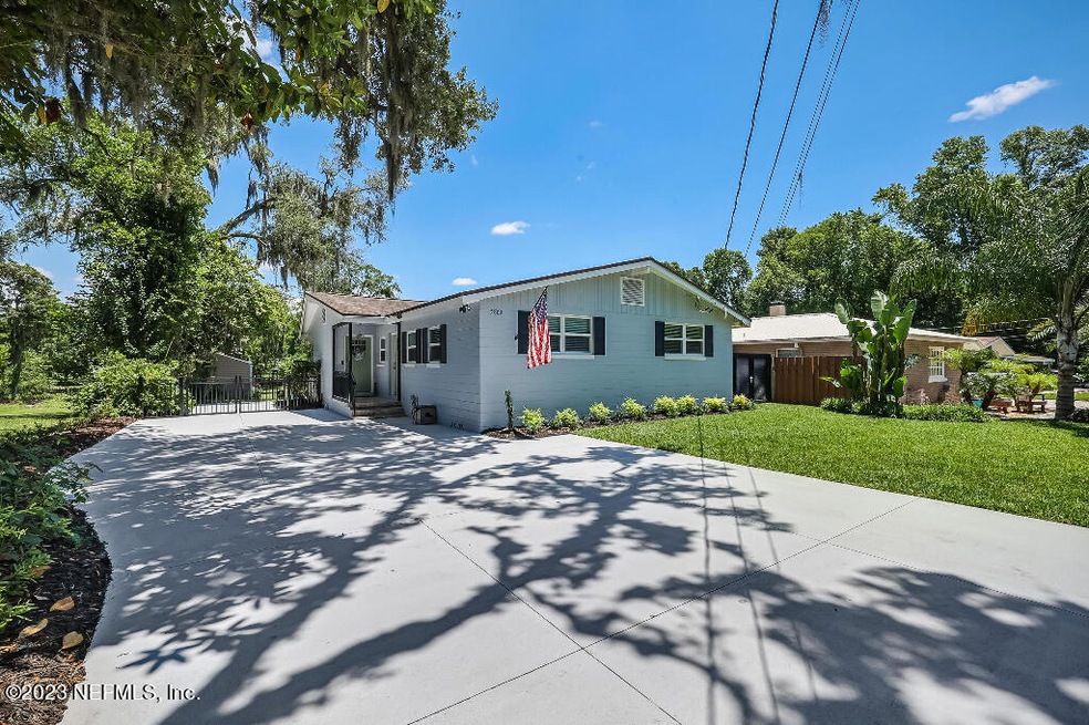 5883 Hyde Park Cir, Jacksonville, FL 32210 - photo 1