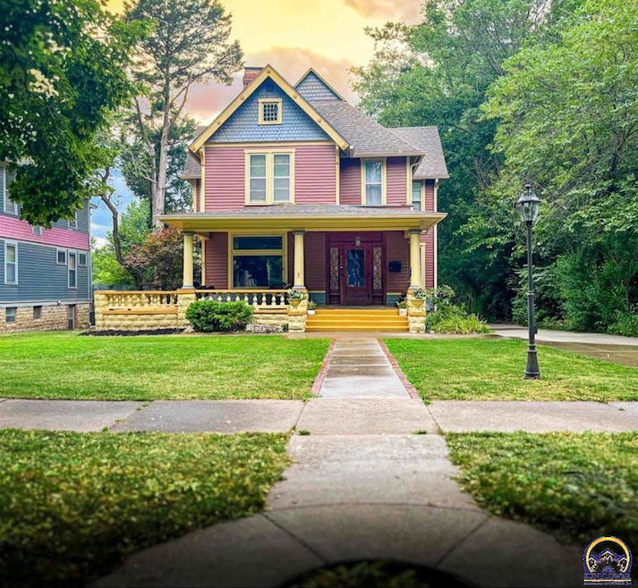 411 SW Woodlawn Ave, Topeka, KS 66606 - photo 1