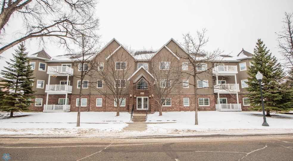 404 8th St S unit 102, Fargo, ND 58103 - photo 1