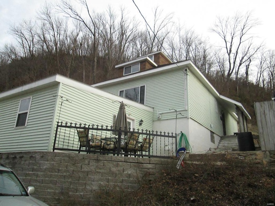 913 Bluff St, Hannibal, MO 63401 - photo 1