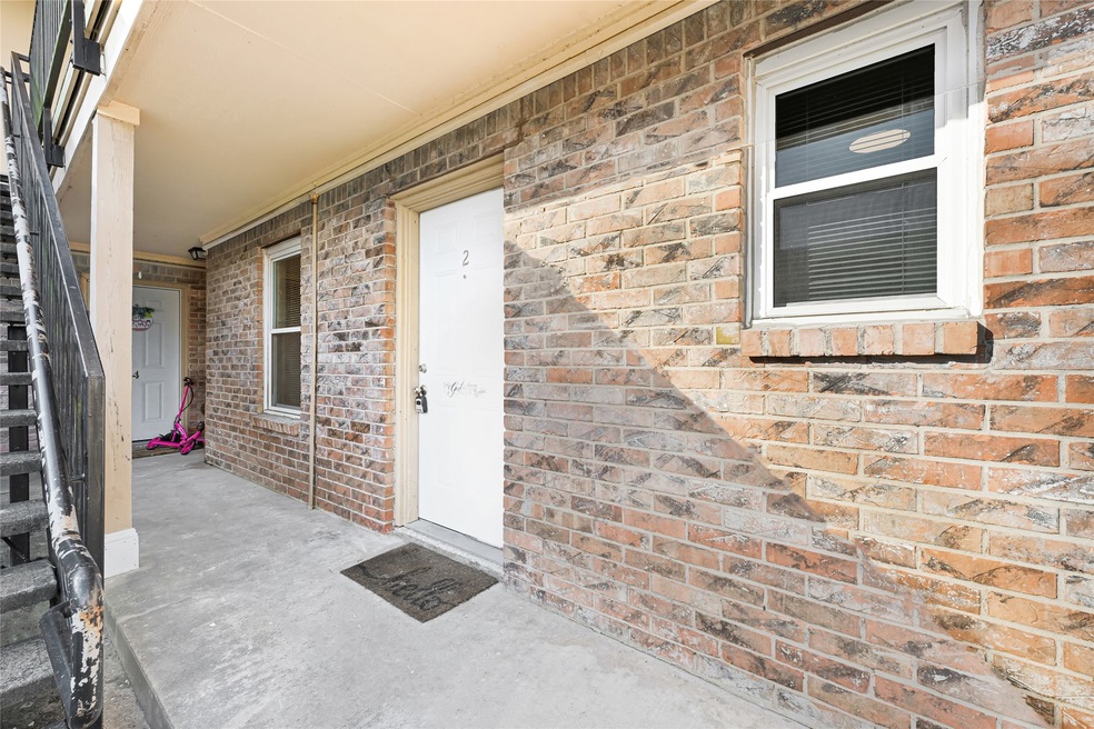 107 E Willowick Ave unit 2, Friendswood, TX 77546 - photo 1