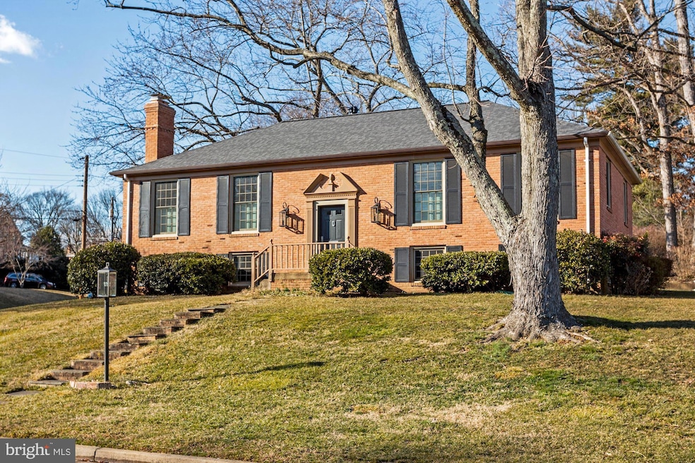 7414 Venice St, Falls Church, VA 22043 - photo 1