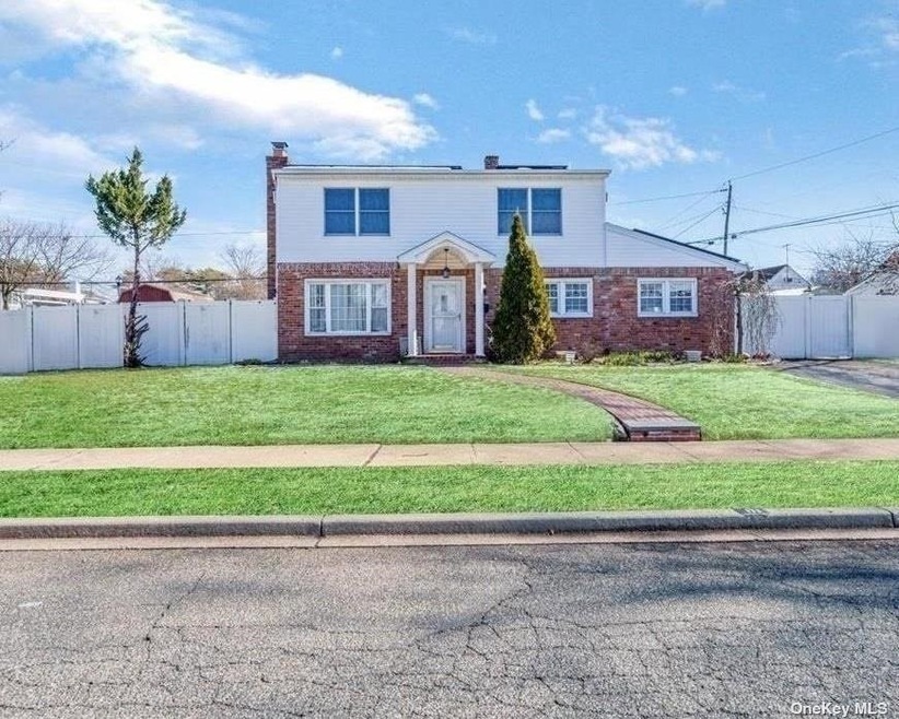 171 Water Ln S, Levittown, NY 11756 - photo 1