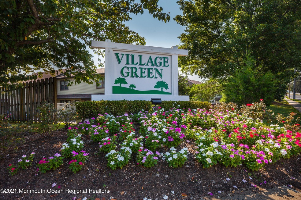001_31 Village Green Way, Hazlet01