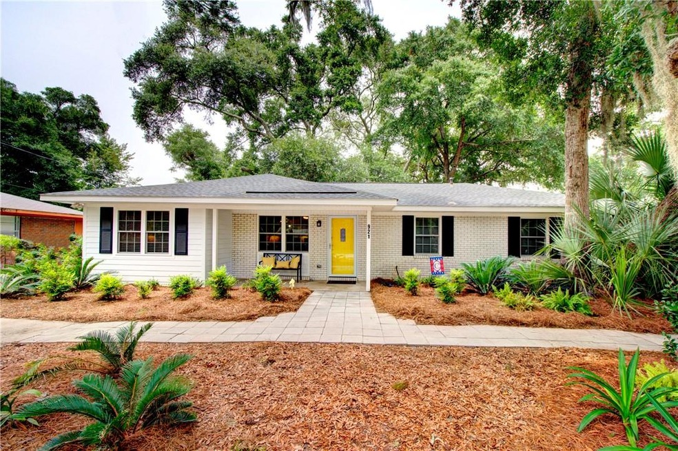 921 Mallery - So many surprises behind the yellow