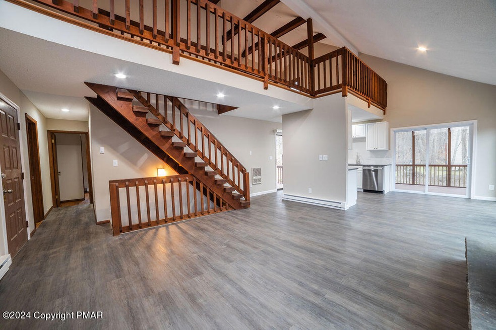 334 Somerset Dr, East Stroudsburg, PA 18301 - photo 1