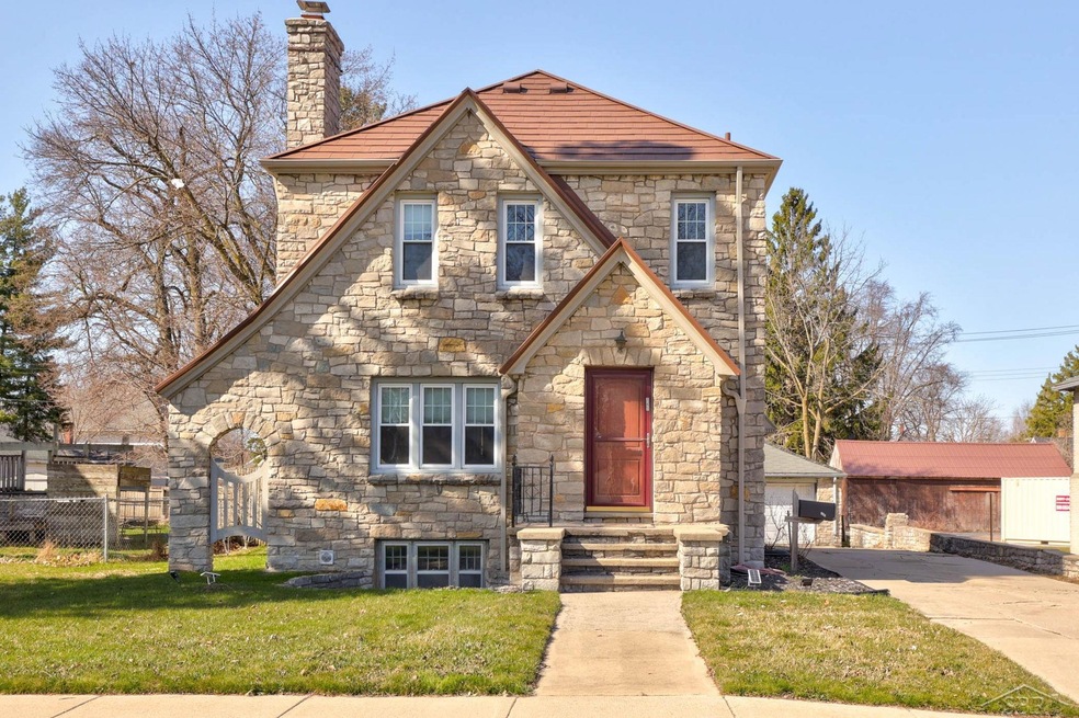 145 W Huron Ave, Bad Axe, MI 48413 - photo 1