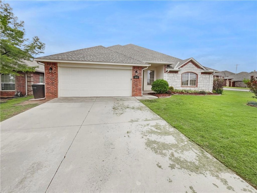 1012 Bryan Dr, Moore, OK 73160 - photo 1
