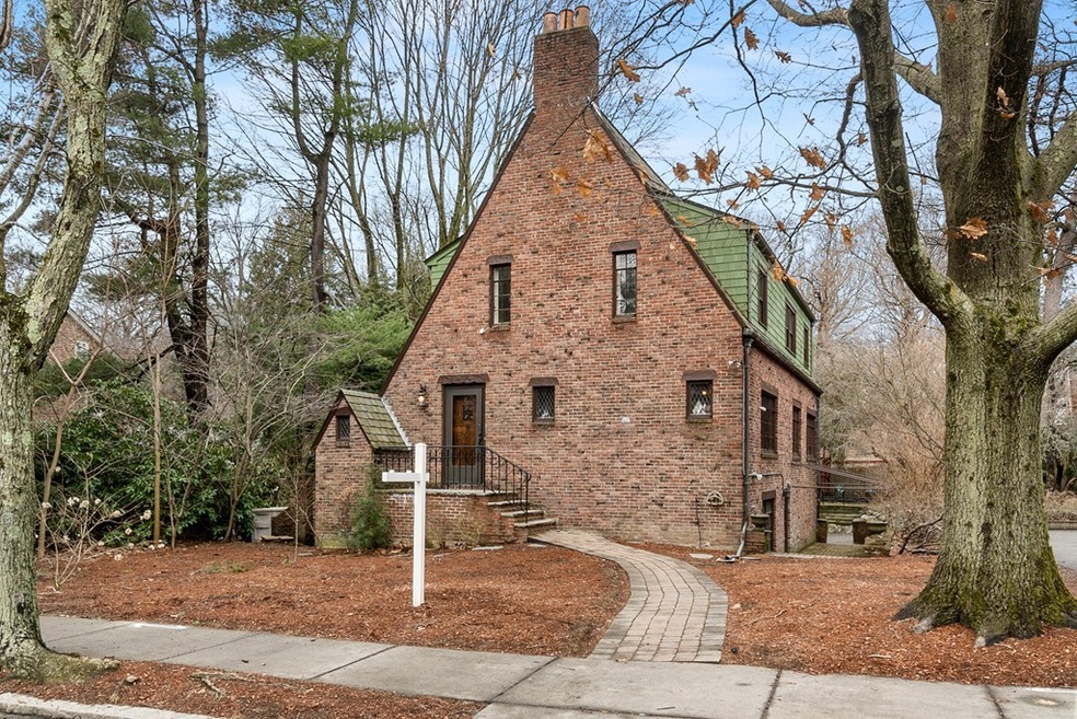 230 Middlesex Rd, Chestnut Hill, MA 02467 - photo 1