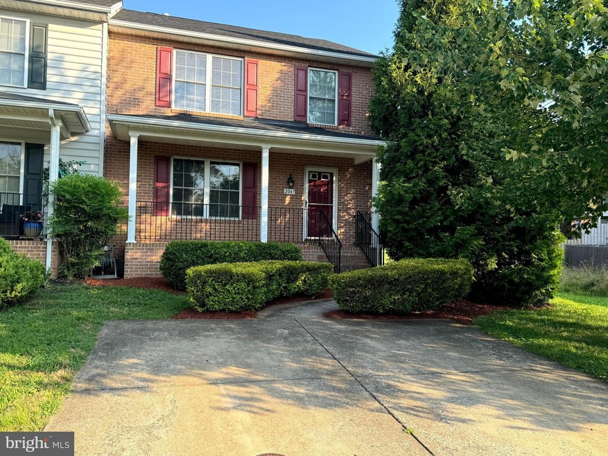 2047 Honeysuckle Ln, Winchester, VA 22601 - photo 1