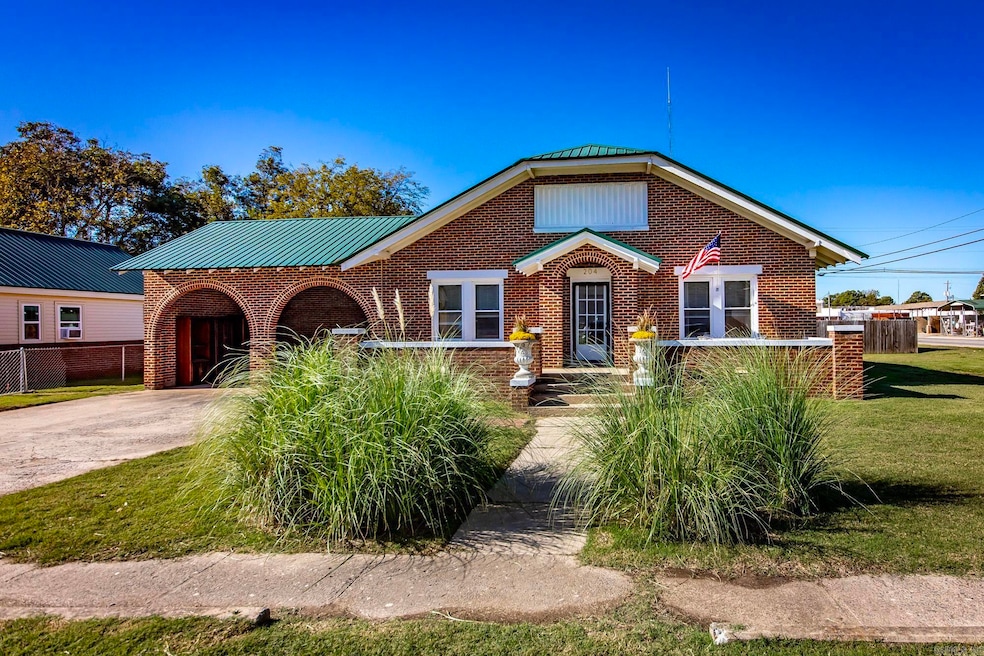 204 SE 3rd St, England, AR 72046 - photo 1