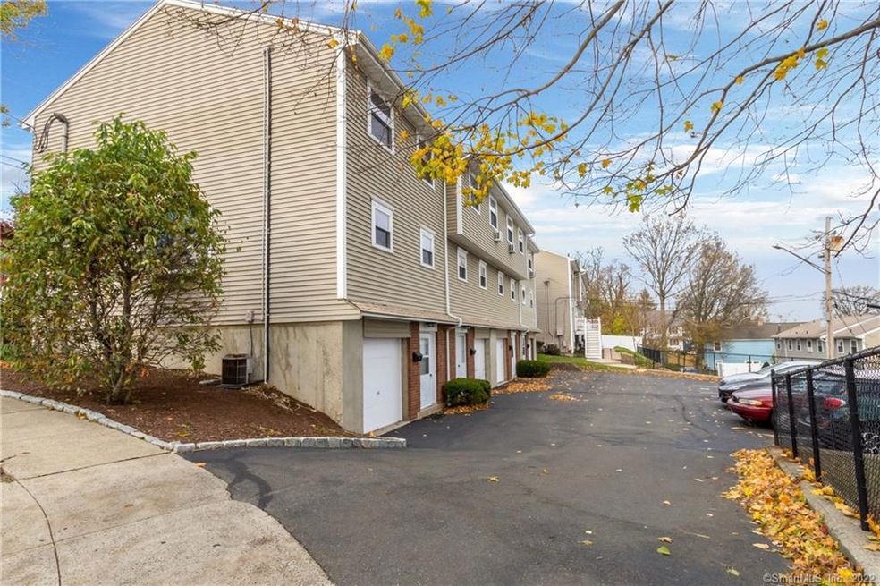 22 Poe Ct, Fairfield, CT 06825 - photo 1