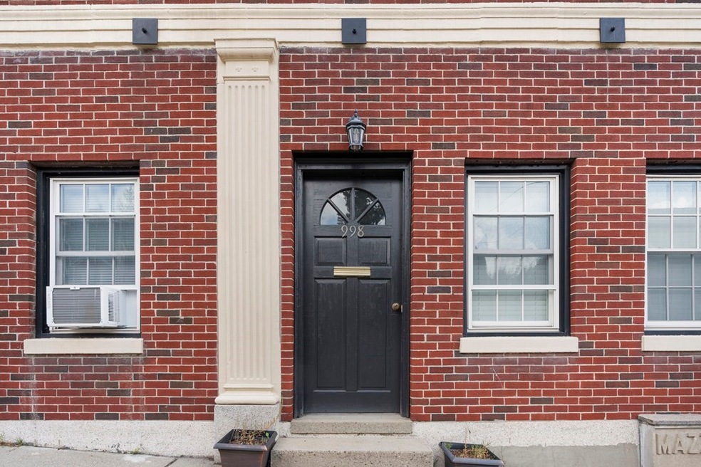 998 Chestnut St unit 1, Newton Upper Falls, MA 02464 - photo 1