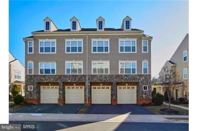 11210 Wortham Crest Cir, Manassas, VA 20109 - photo 1