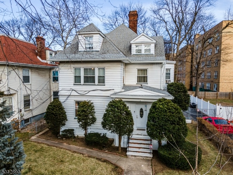 571 Westminster Ave, Elizabeth, NJ 07208 - photo 1