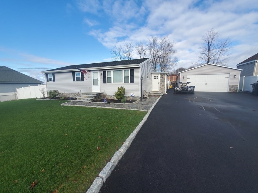 246 Moorland St, Fall River, MA 02724 - photo 1