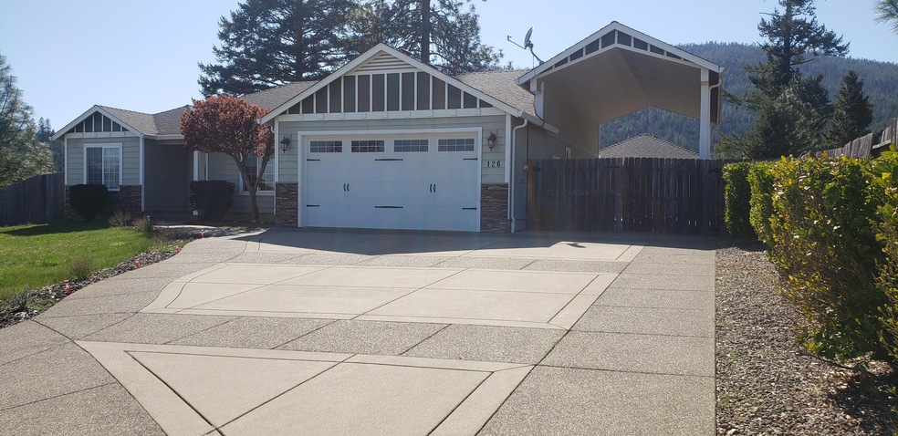 1708 Sq. Ft. 3/2 bedroom Plus guest.