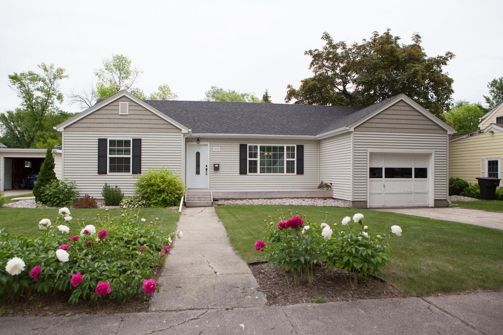 1513 Oak Street-1