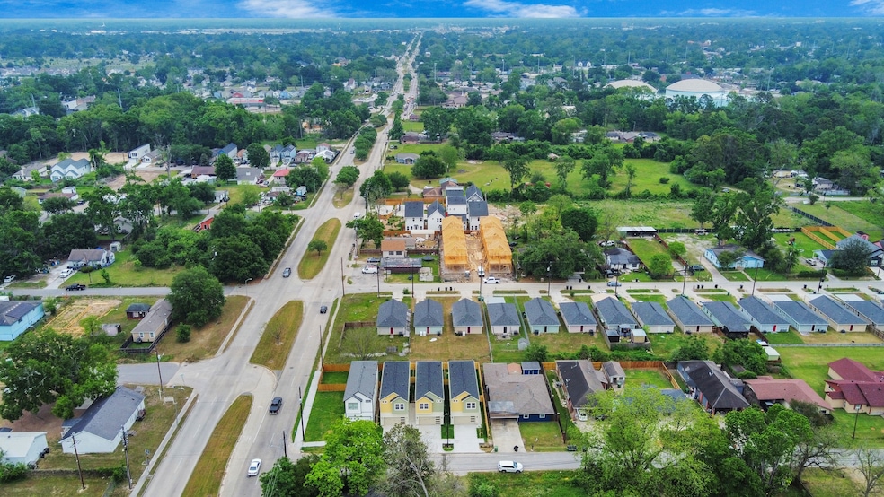 7542 Charlie St, Houston, TX 77088 - photo 1