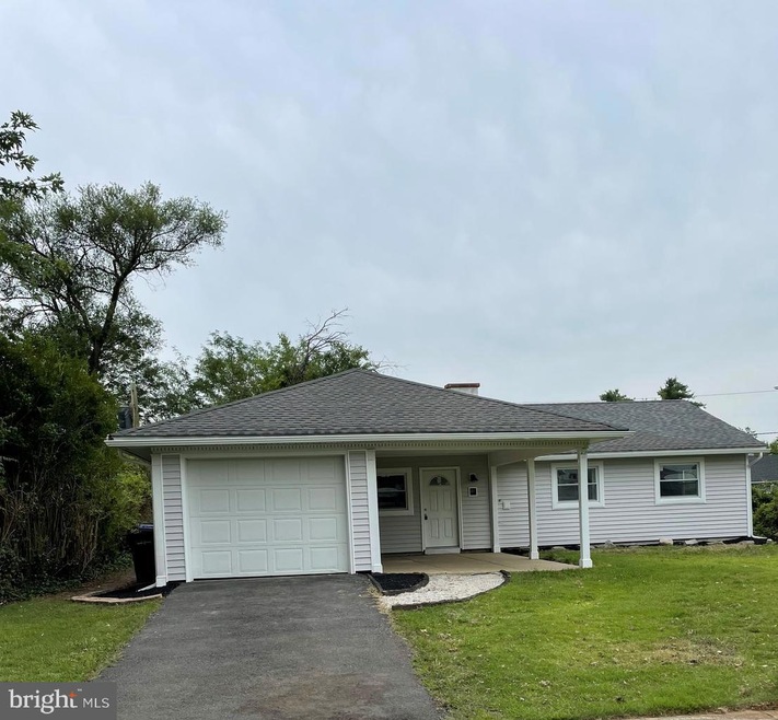 24 Bloomfield Ln, Willingboro, NJ 08046 - photo 1