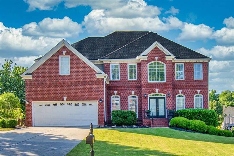 Gorgeous cul-de-sac home with great landscaping!
