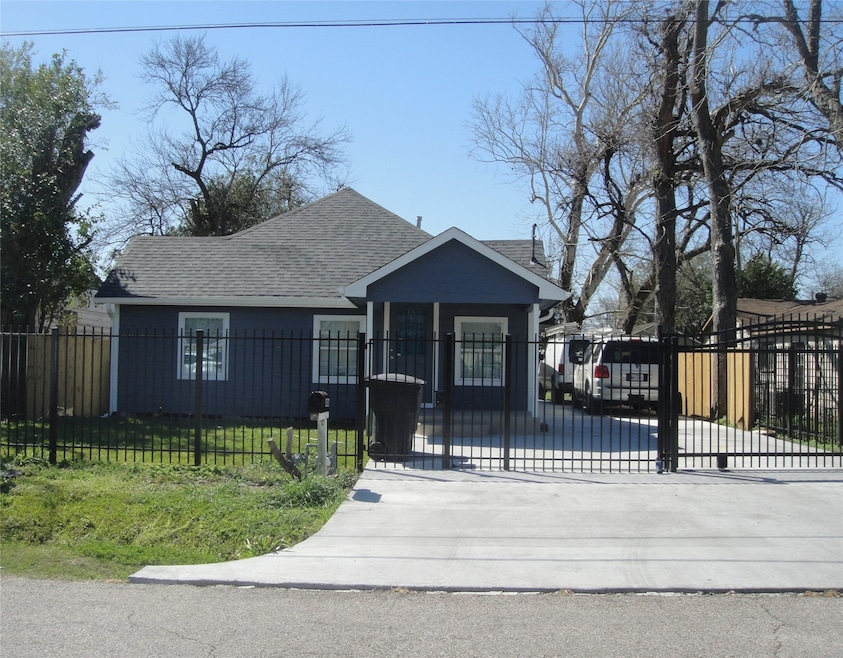 4006 Caplin St, Houston, TX 77026 - photo 1