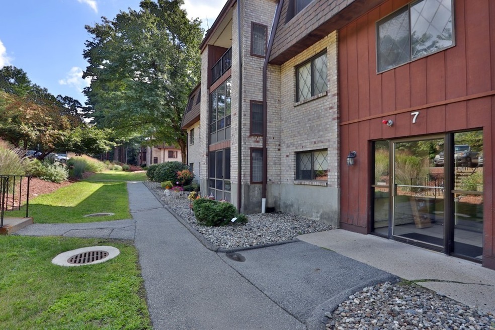 7 Greenbriar Dr unit 210, North Reading, MA 01864 - photo 1