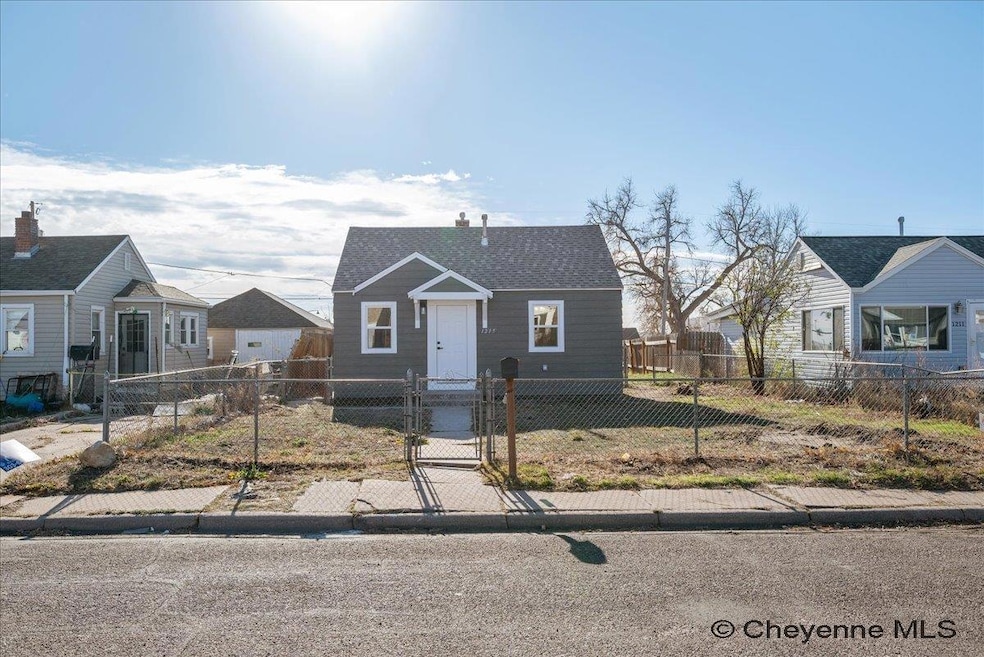 1215 E 7th St, Cheyenne, WY 82007 - photo 1