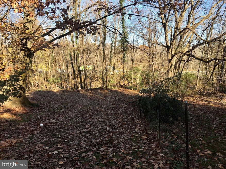 877 E Schuylkill Rd, Pottstown, PA 19465 - photo 1