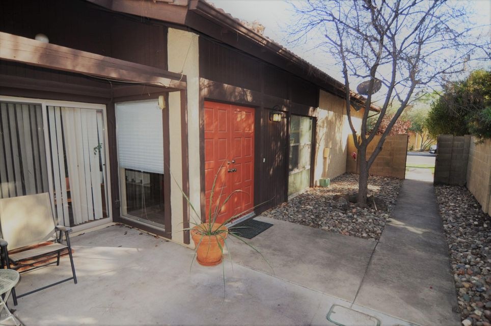 1 Entry Courtyard Patio