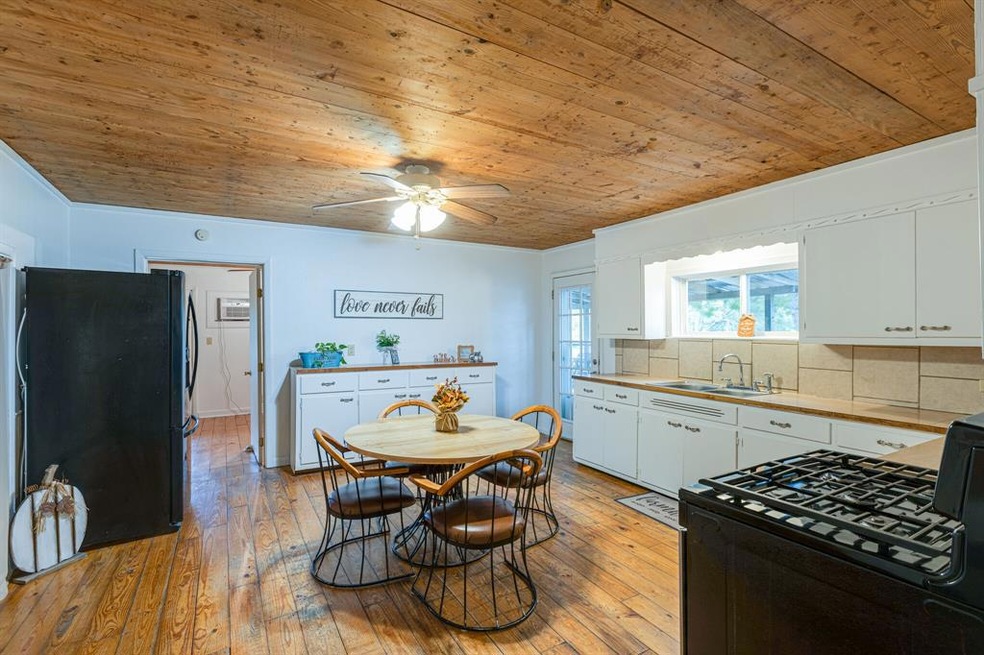 100 S Center St, Bonham, TX 75418 - photo 1